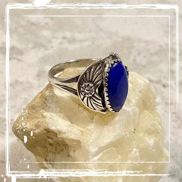 Vintage Sterling Silver Oval Lapis Lazuli Ring - Picture 11 of 12